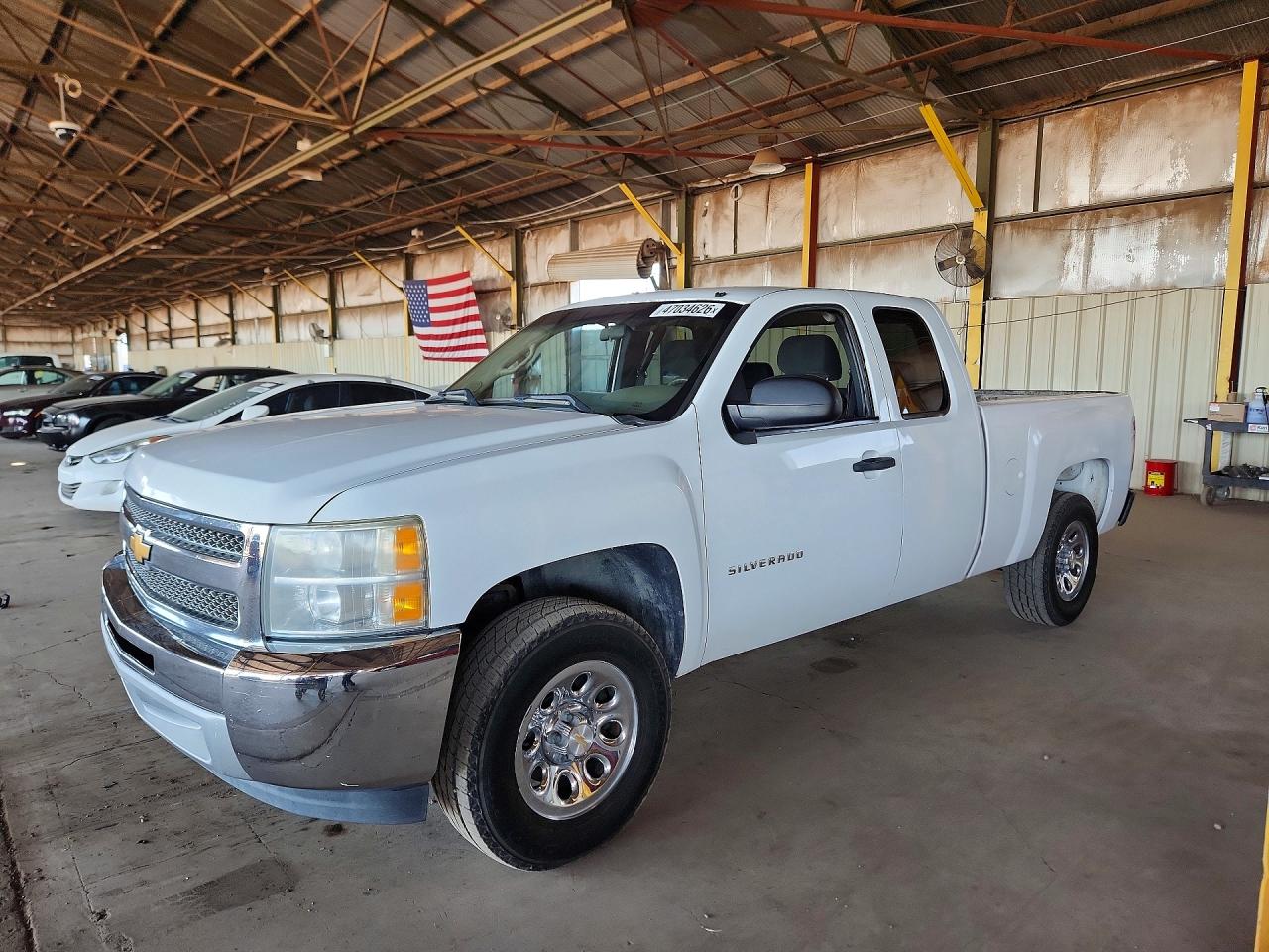 Salvage Chevrolet Silverado Image