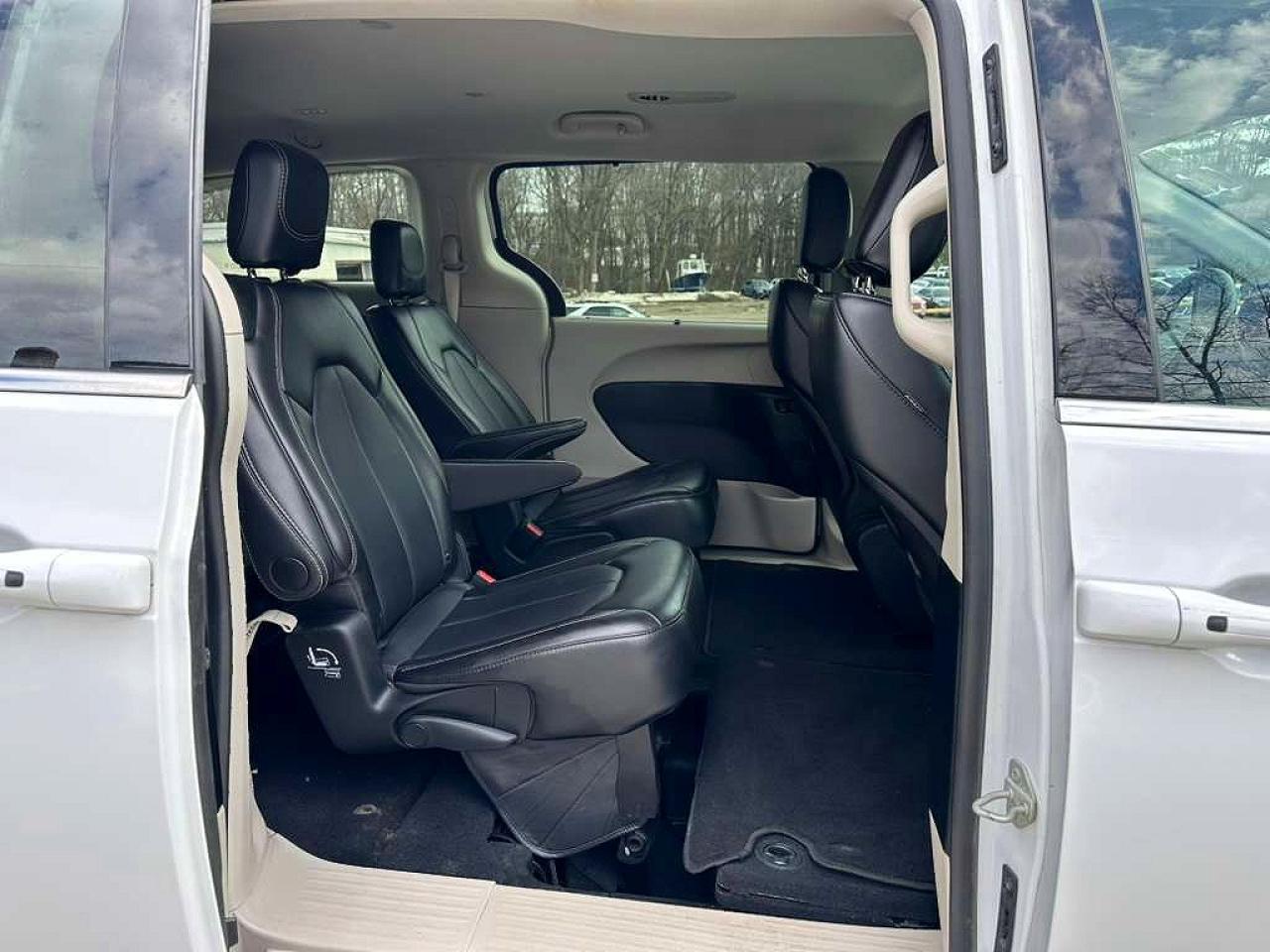 Chrysler Pacifica Touring L