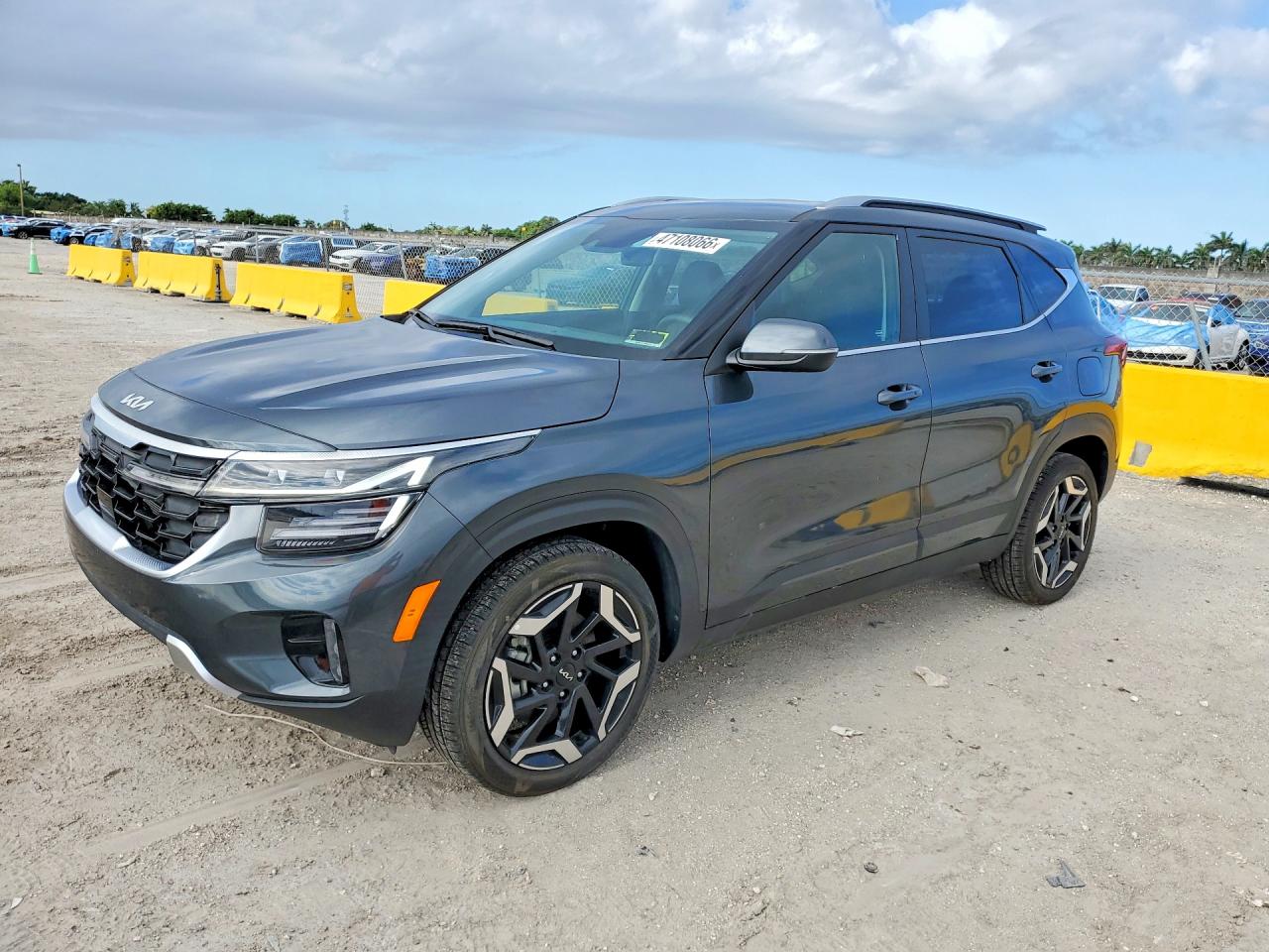 Salvage Kia Seltos Image