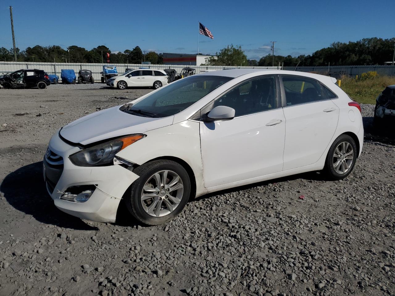 Salvage Hyundai ELANTRA Image