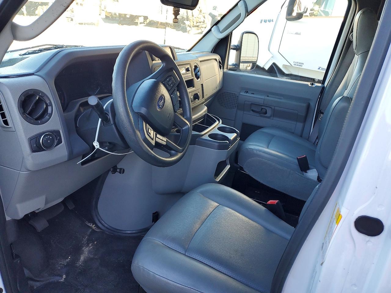 Ford Econoline E350 Super Duty Van