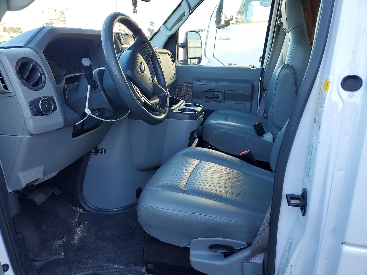 Ford Econoline E350 Super Duty Van