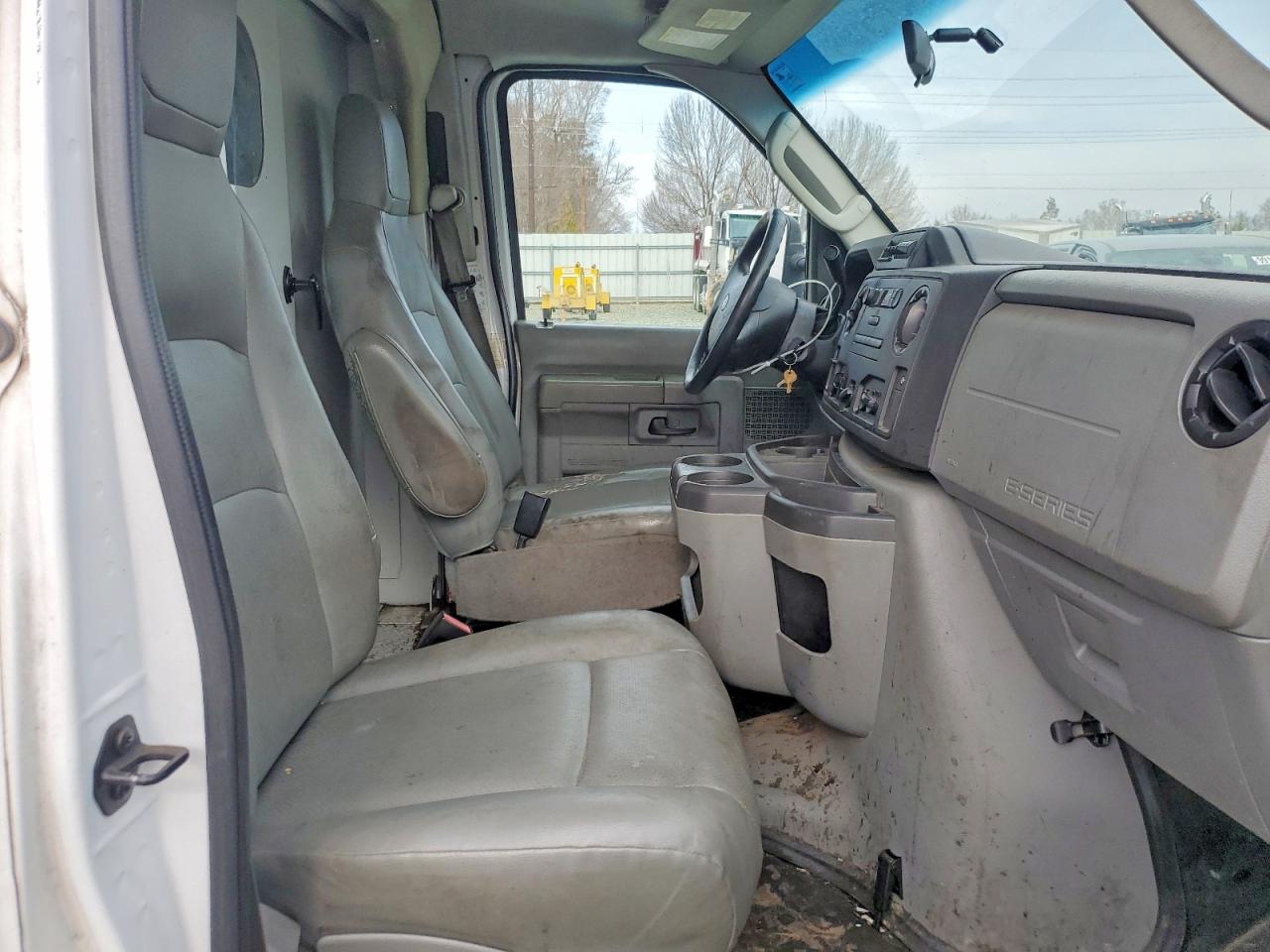 Ford Econoline E350 Super Duty Van