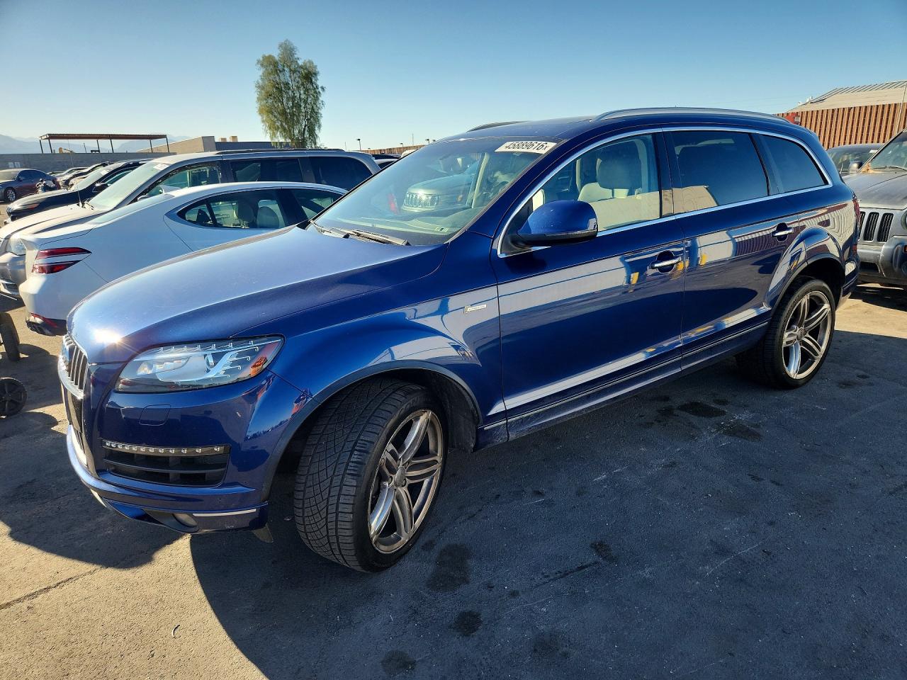 Salvage Audi Q7 Image