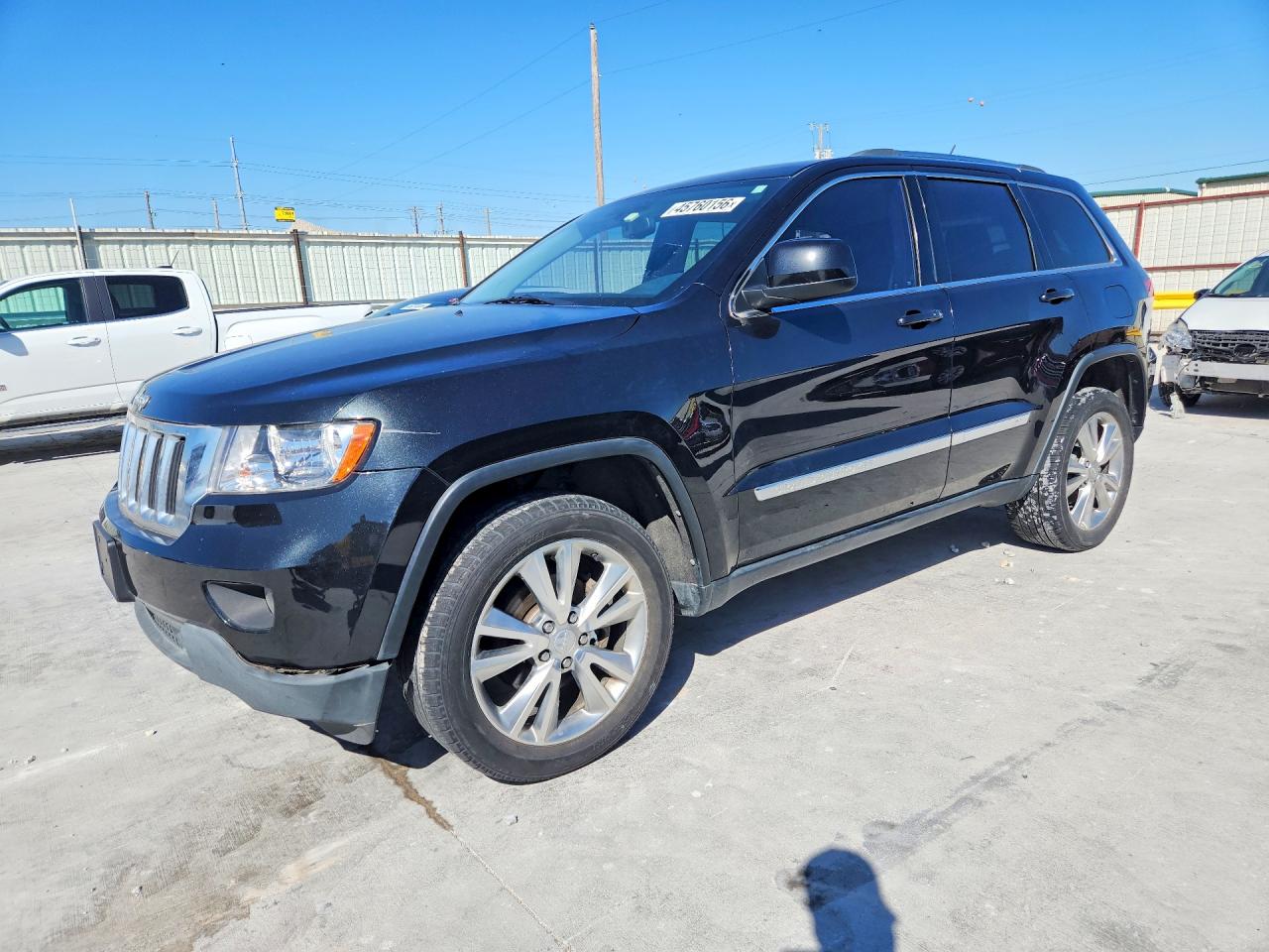 Salvage Jeep Cherokee Image