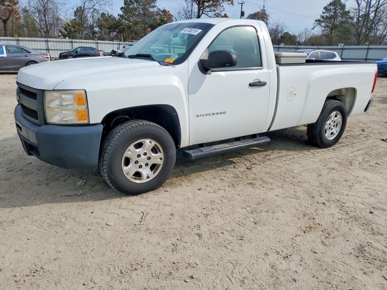 Salvage Chevrolet Silverado Image