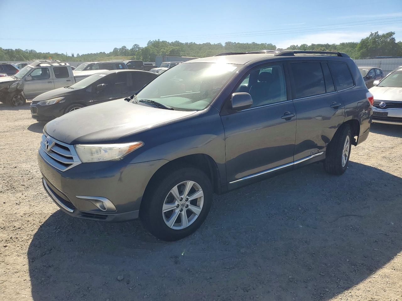 Salvage Toyota Highlander Image