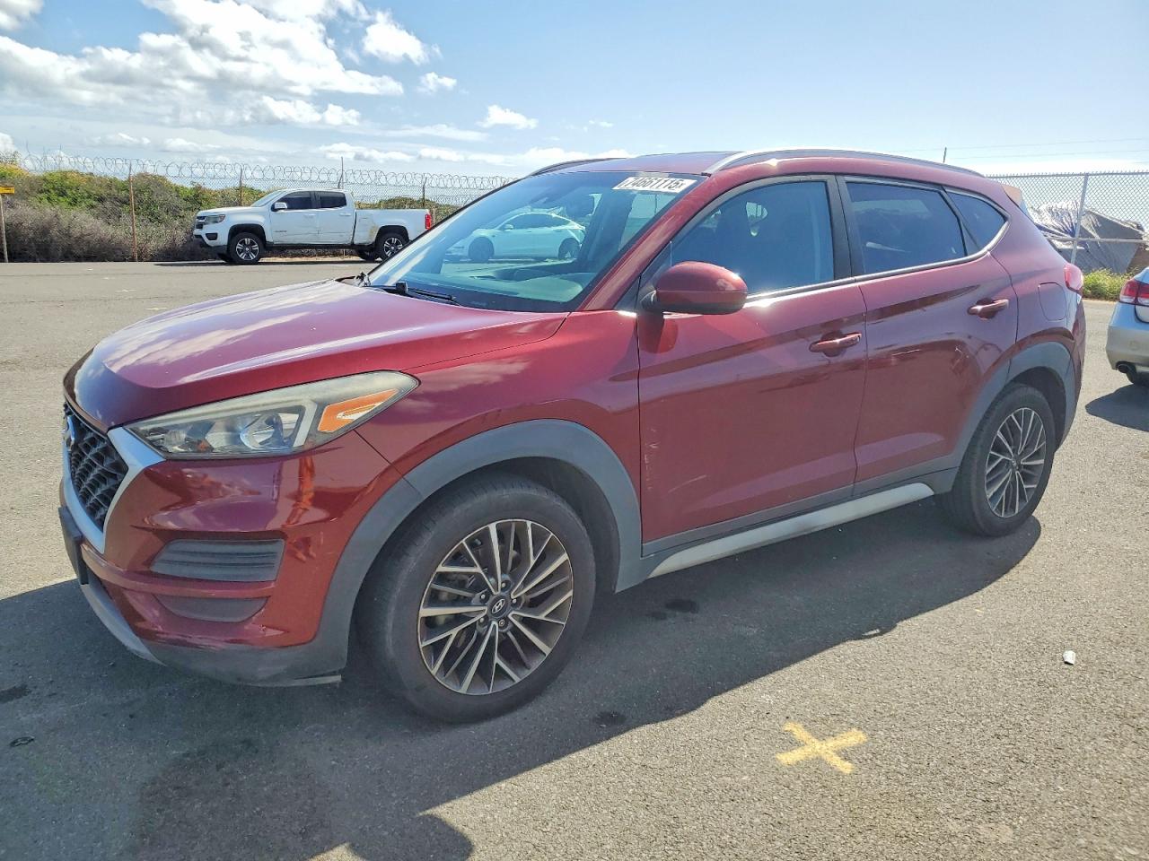 Salvage Hyundai TUCSON Image