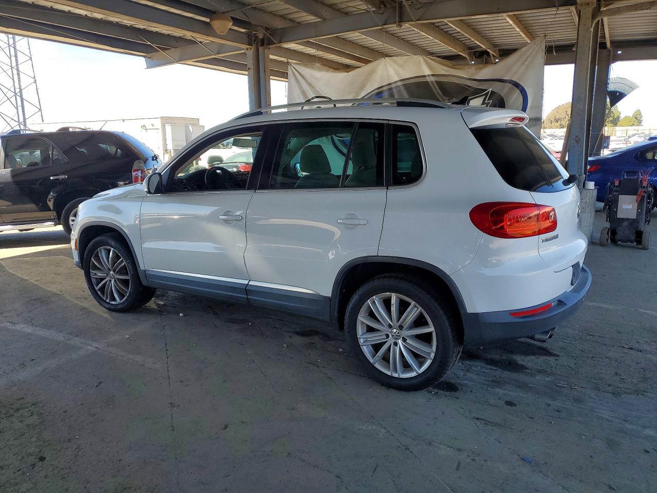 Volkswagen Tiguan S