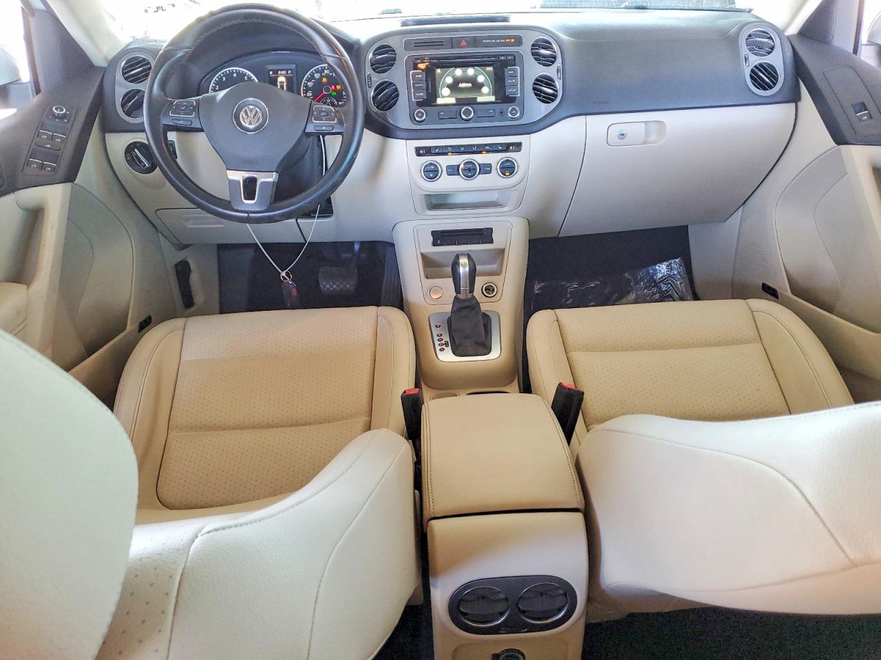 Volkswagen Tiguan S