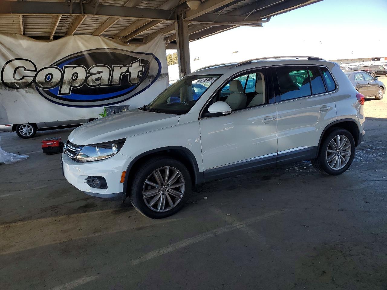 Salvage Volkswagen Tiguan Image