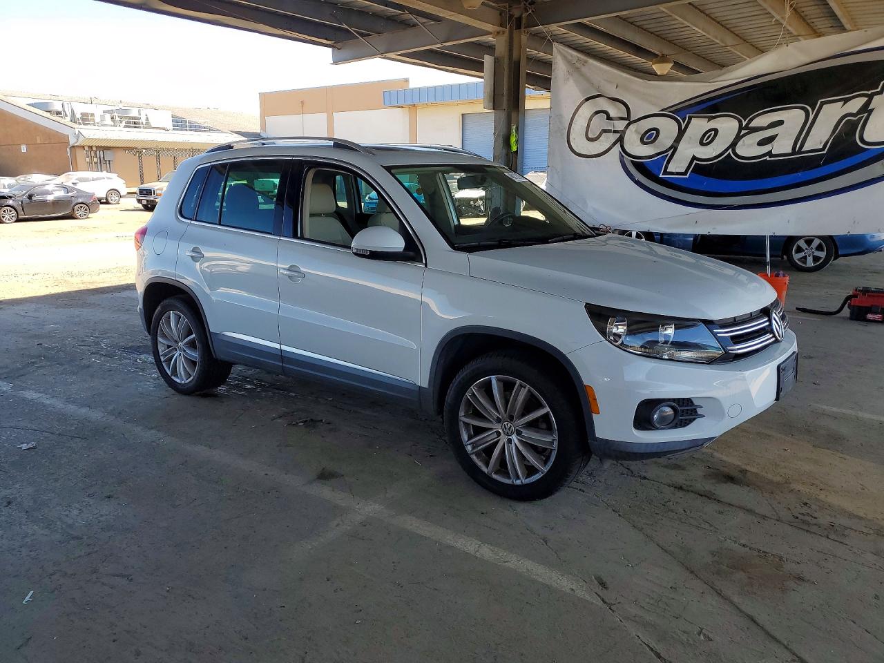 Volkswagen Tiguan S
