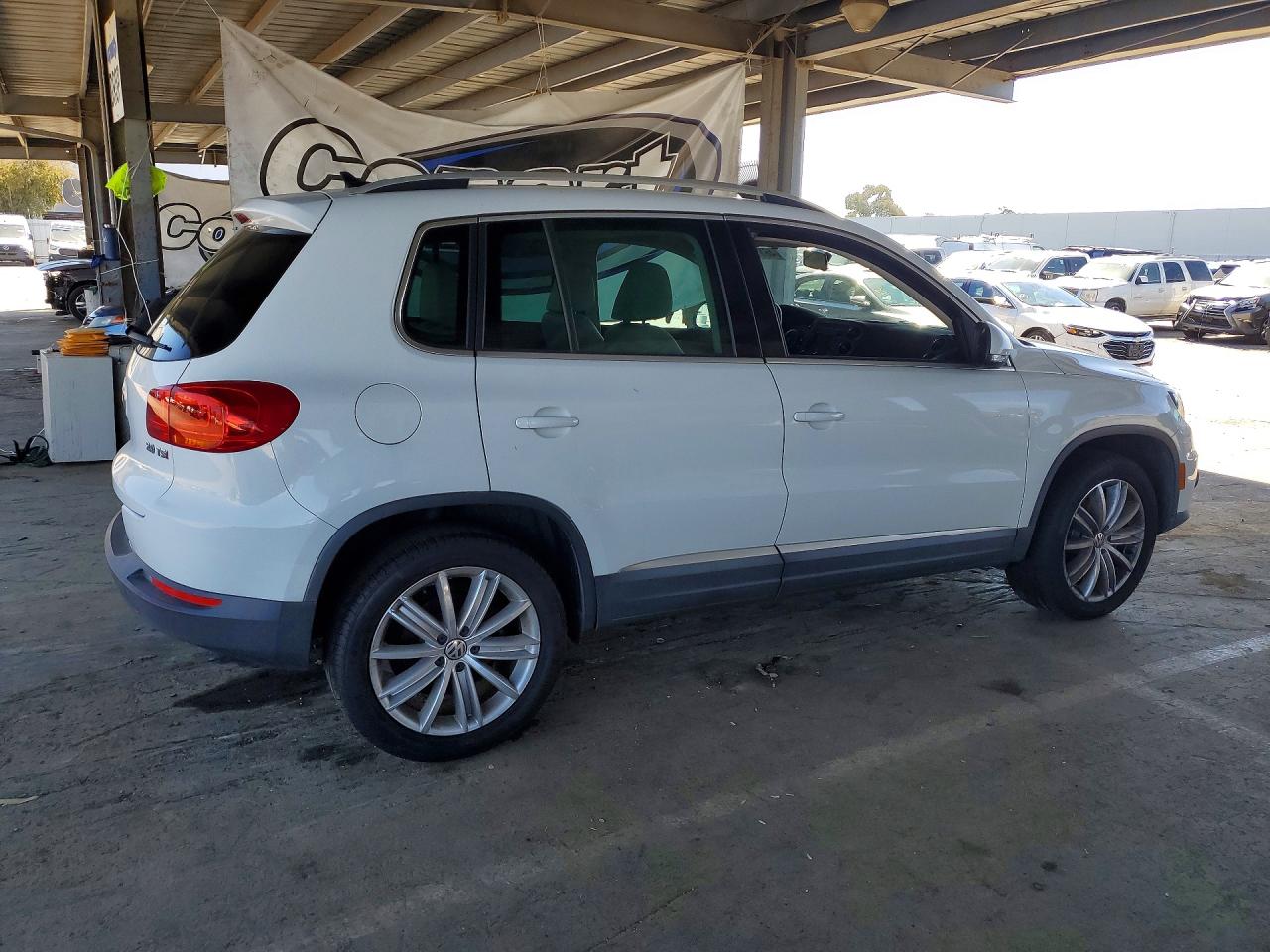 Volkswagen Tiguan S
