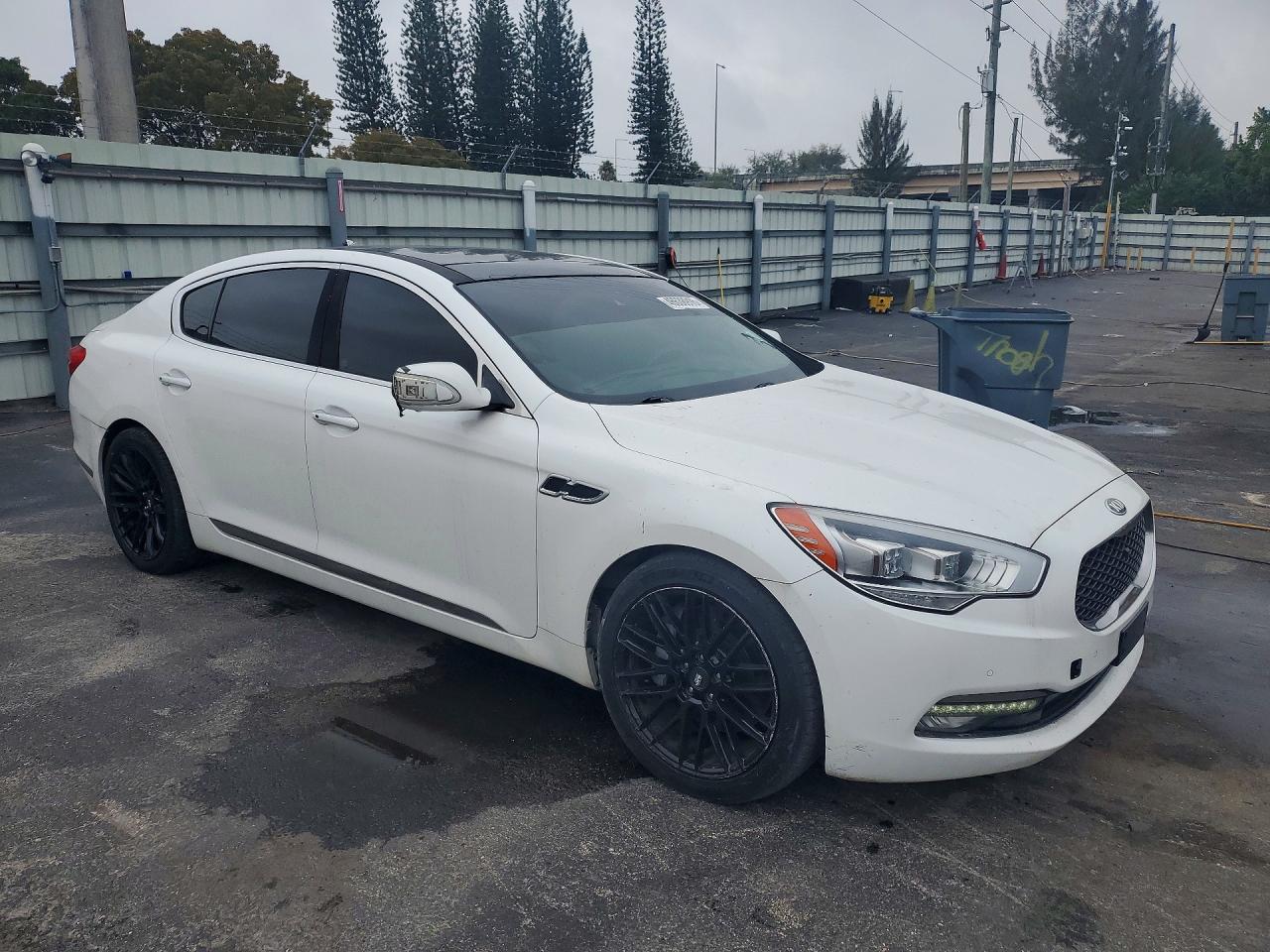 Kia K900 Luxury