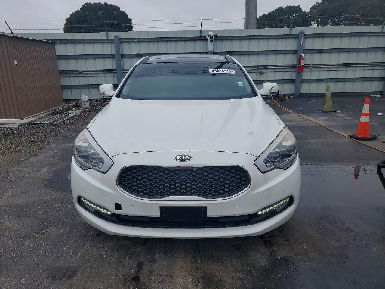Kia K900 Luxury