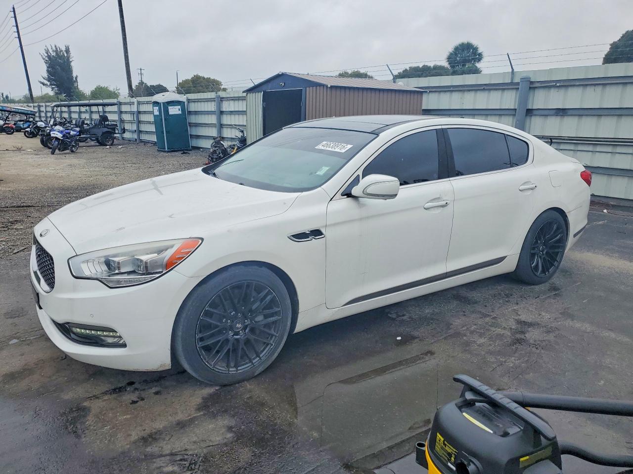 Salvage Kia K900 Image