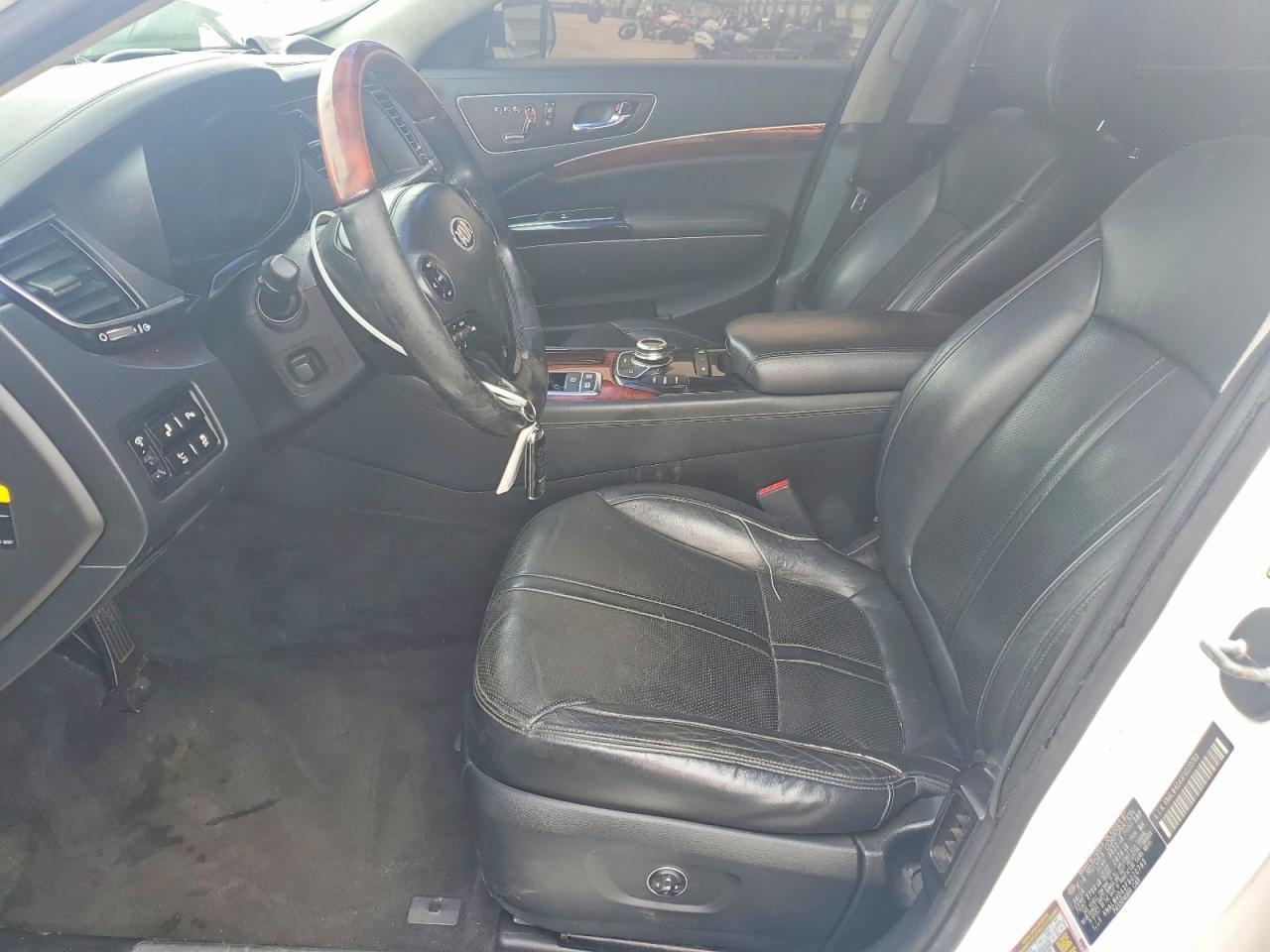 Kia K900 Luxury
