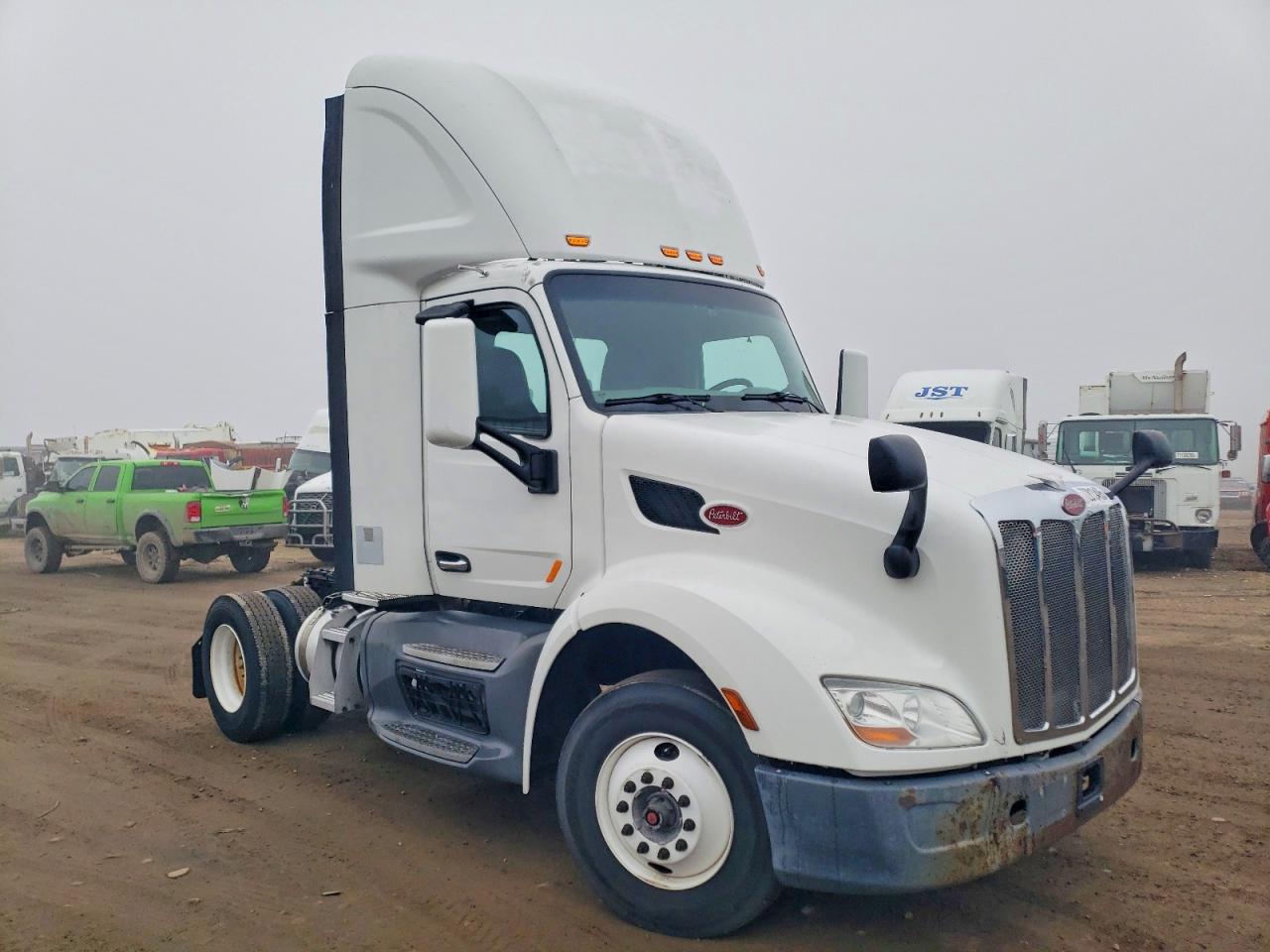 Salvage Peterbilt Tractor 579 Image