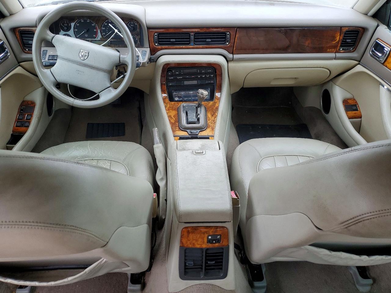 Jaguar Xj6