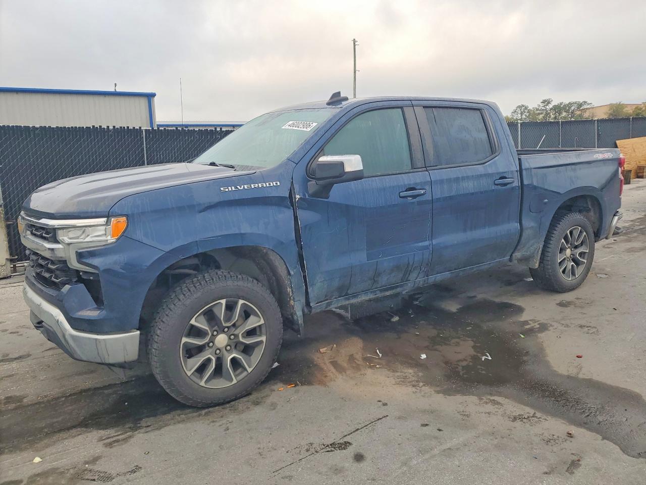 Salvage Chevrolet Silverado Image