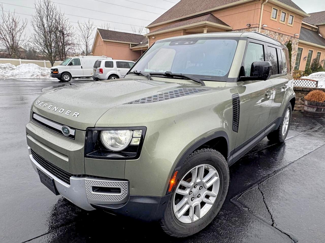 Salvage Land Rover Defender Image