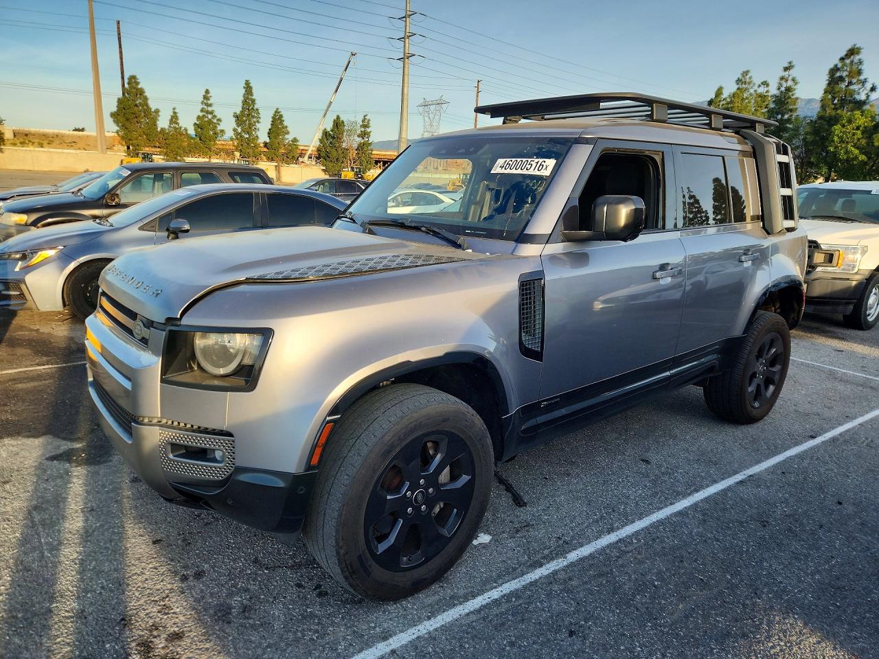 Salvage Land Rover Defender Image
