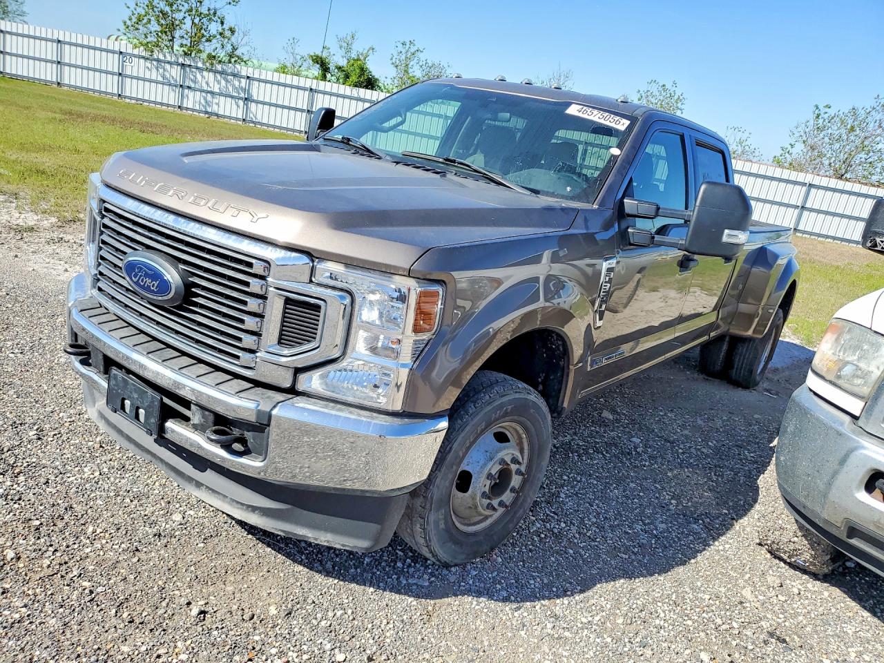Salvage Ford F-350 Image