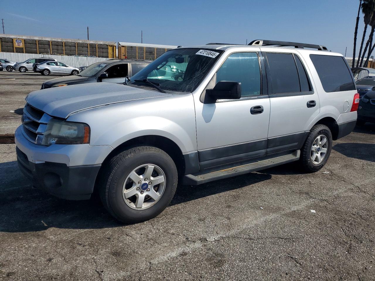 Salvage Ford Expedition Image