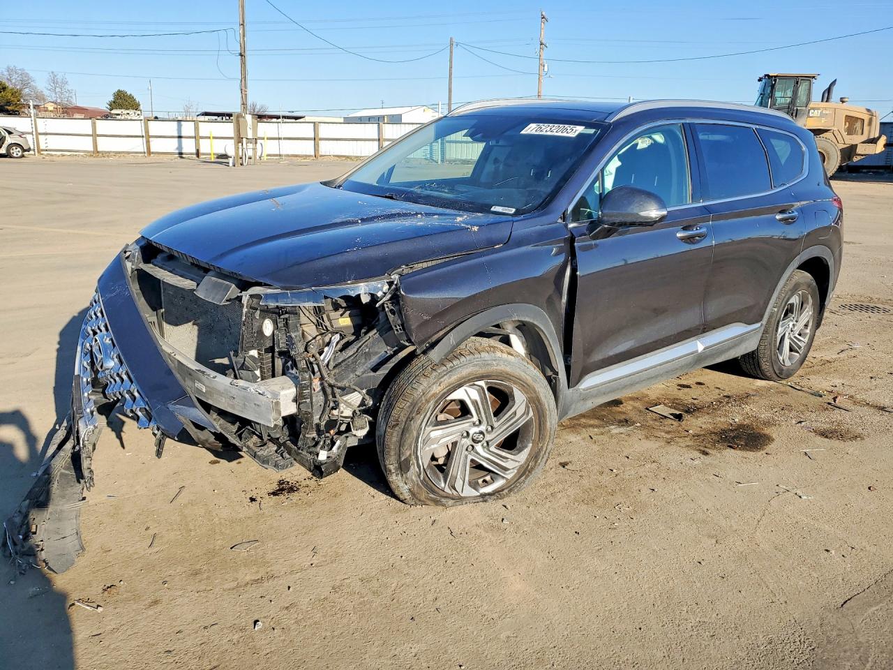 Salvage Hyundai SANTA FE Image