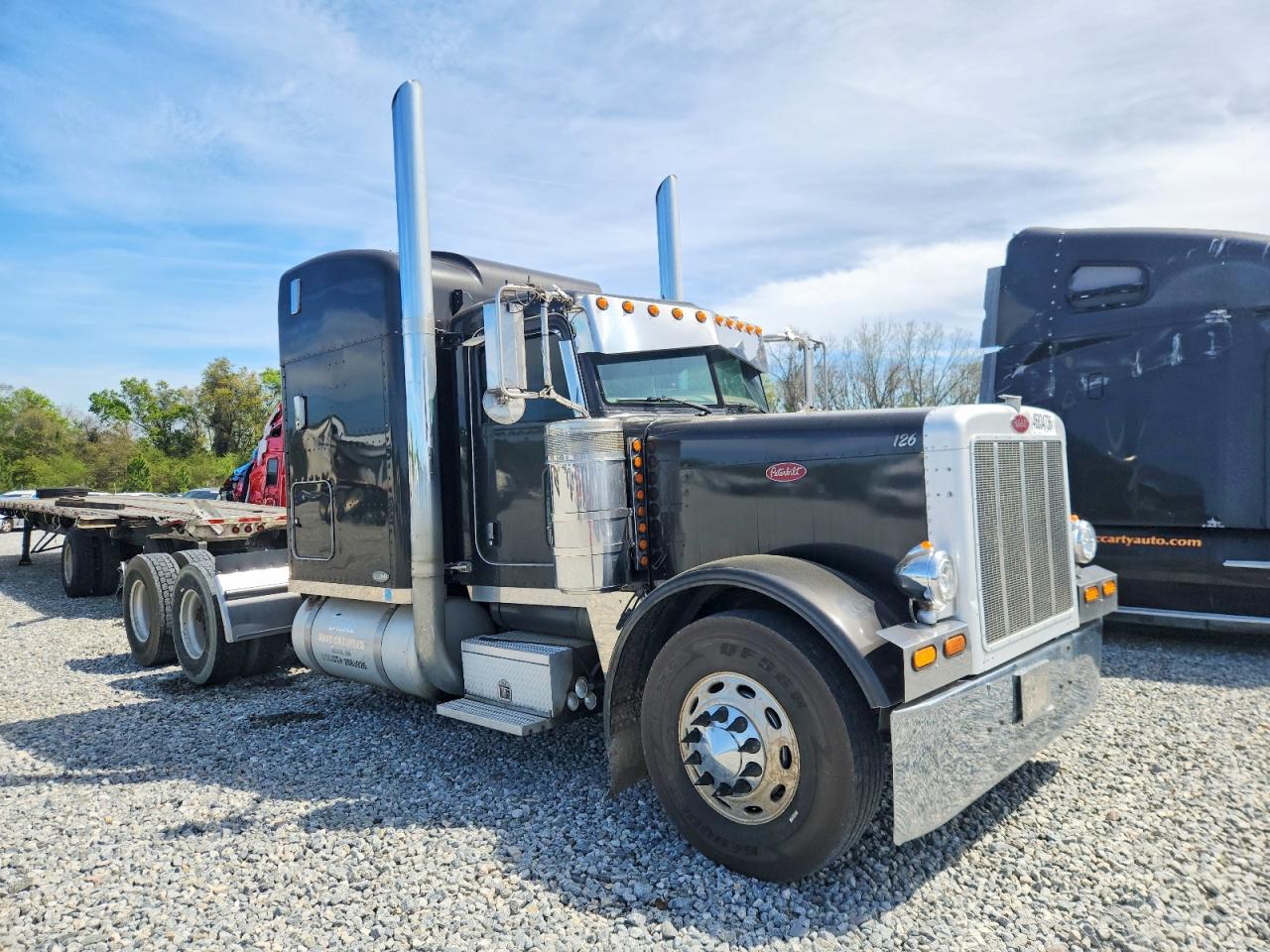 Salvage Peterbilt 379 Image