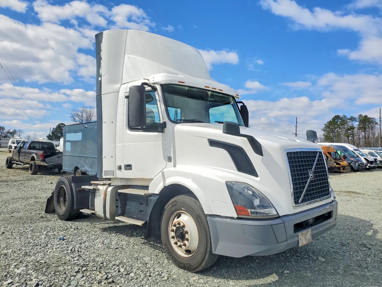 Salvage Volvo Vnl Image