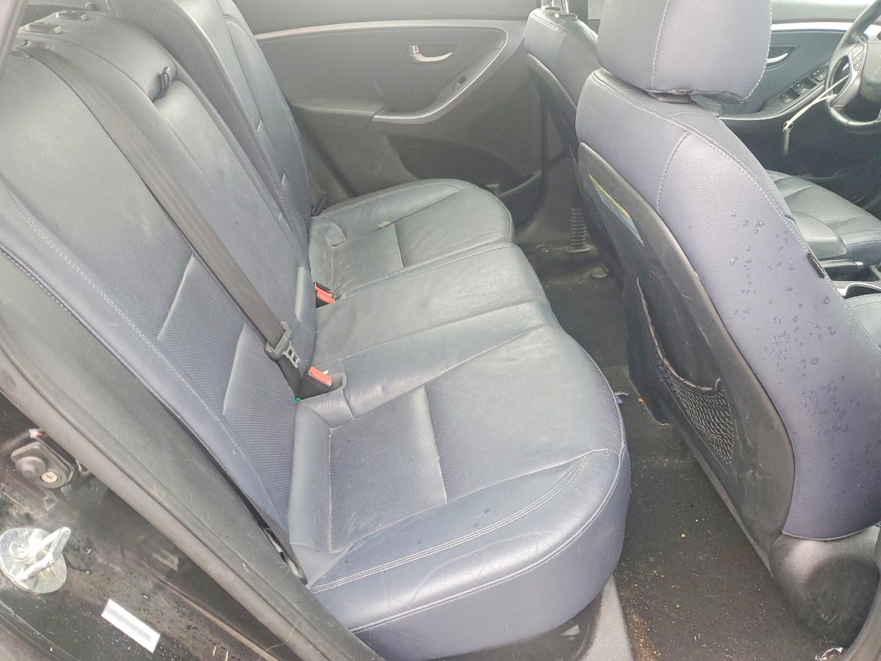 Hyundai ELANTRA Base