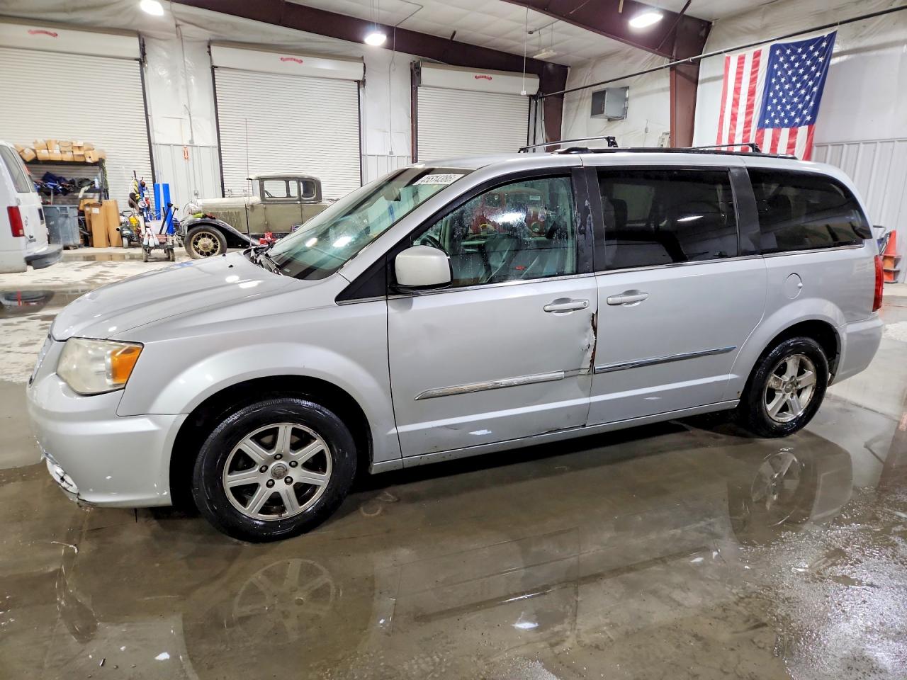 Salvage Chrysler Minivan Image