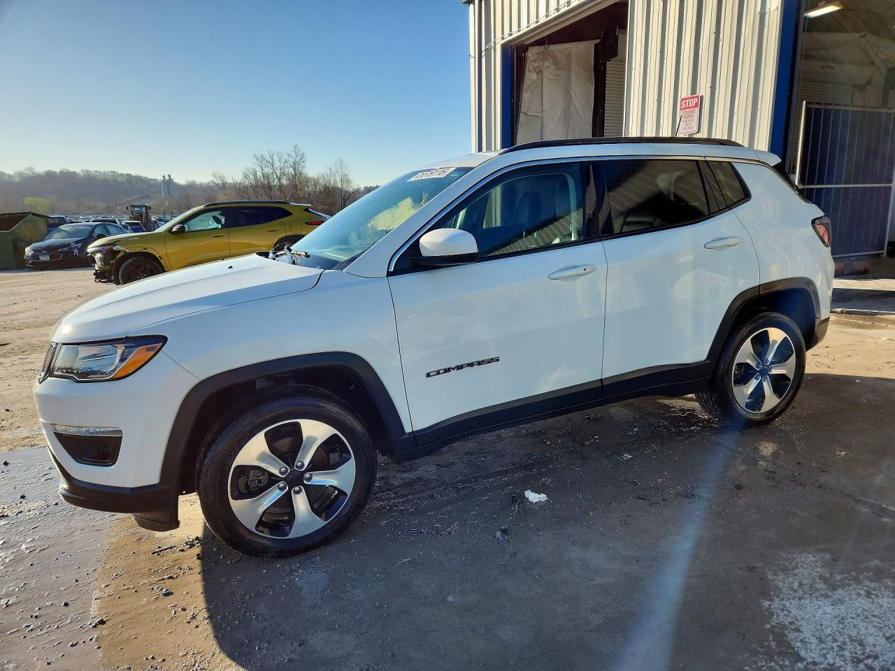 Salvage Jeep Compass Image