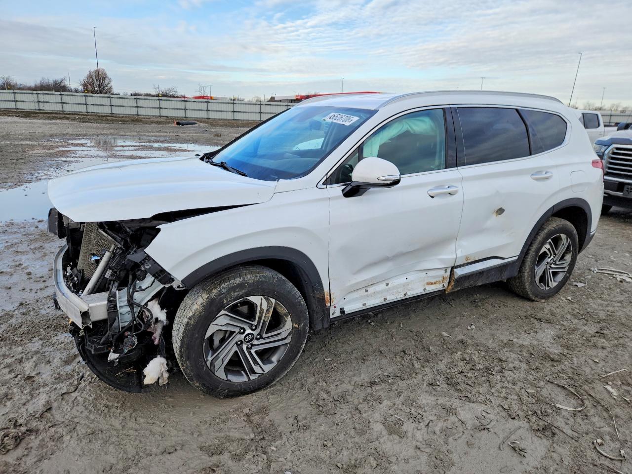 Salvage Hyundai SANTA FE Image