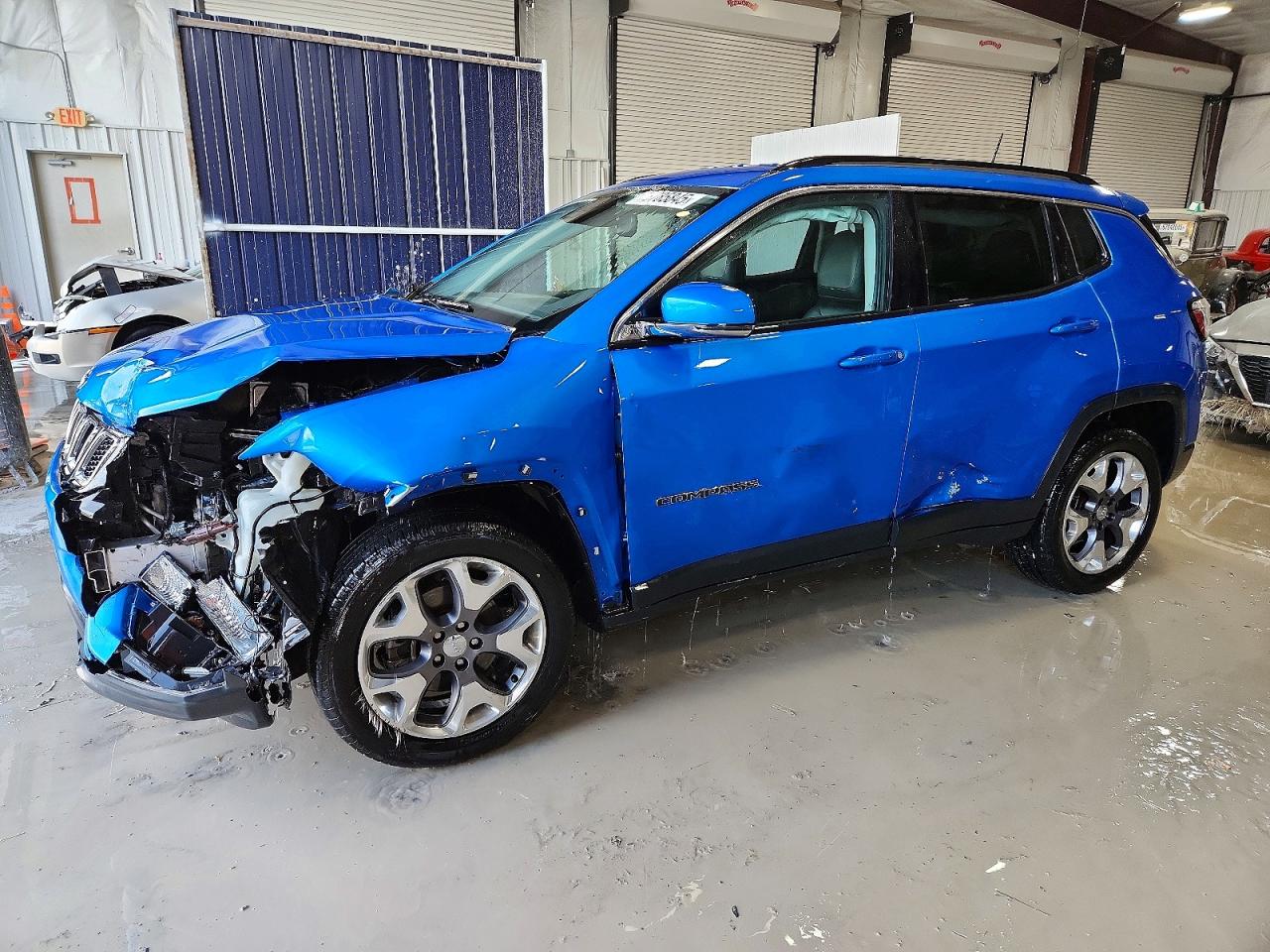 Salvage Jeep Compass Image