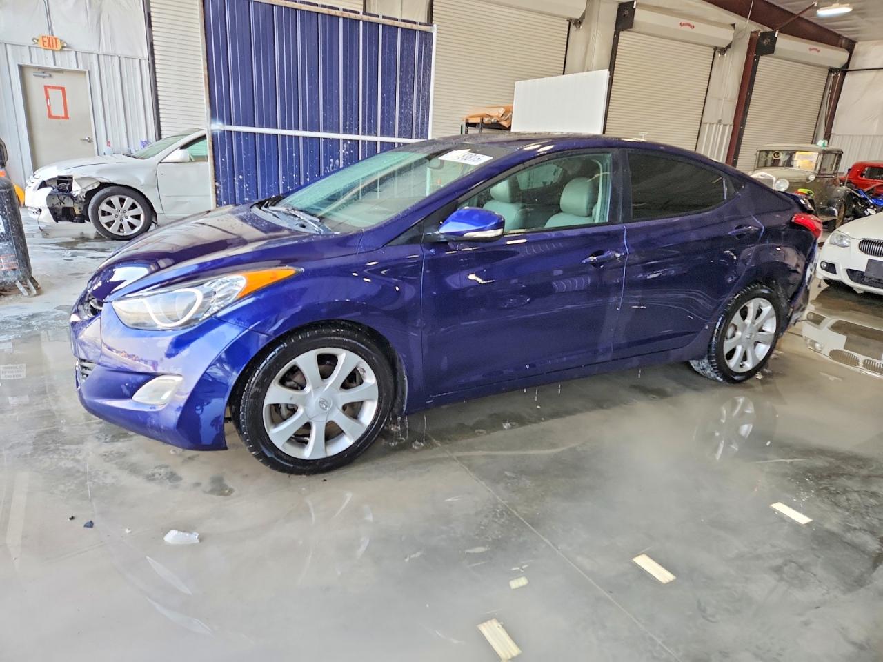 Salvage Hyundai ELANTRA Image