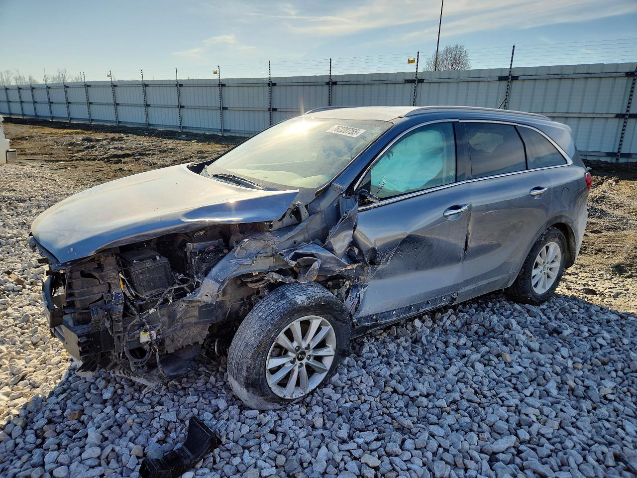 Salvage Kia Sorento Image