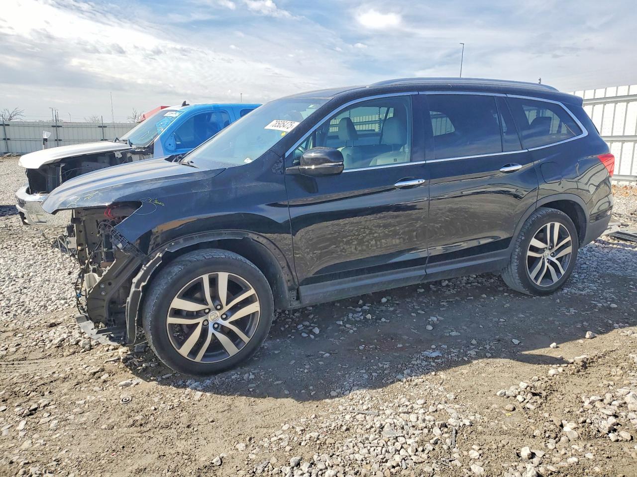 Salvage Honda Pilot Image