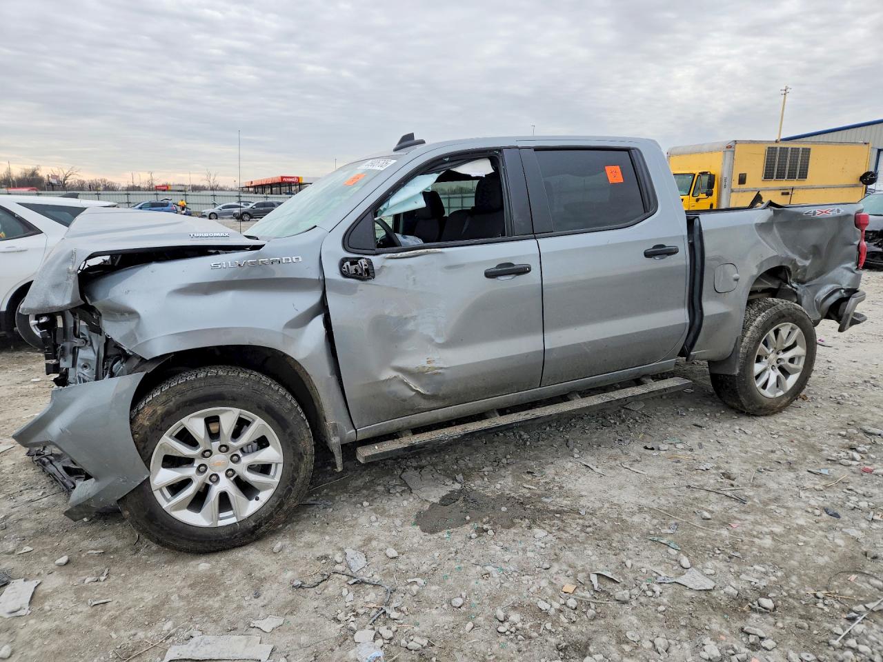 Salvage Chevrolet Silverado Image