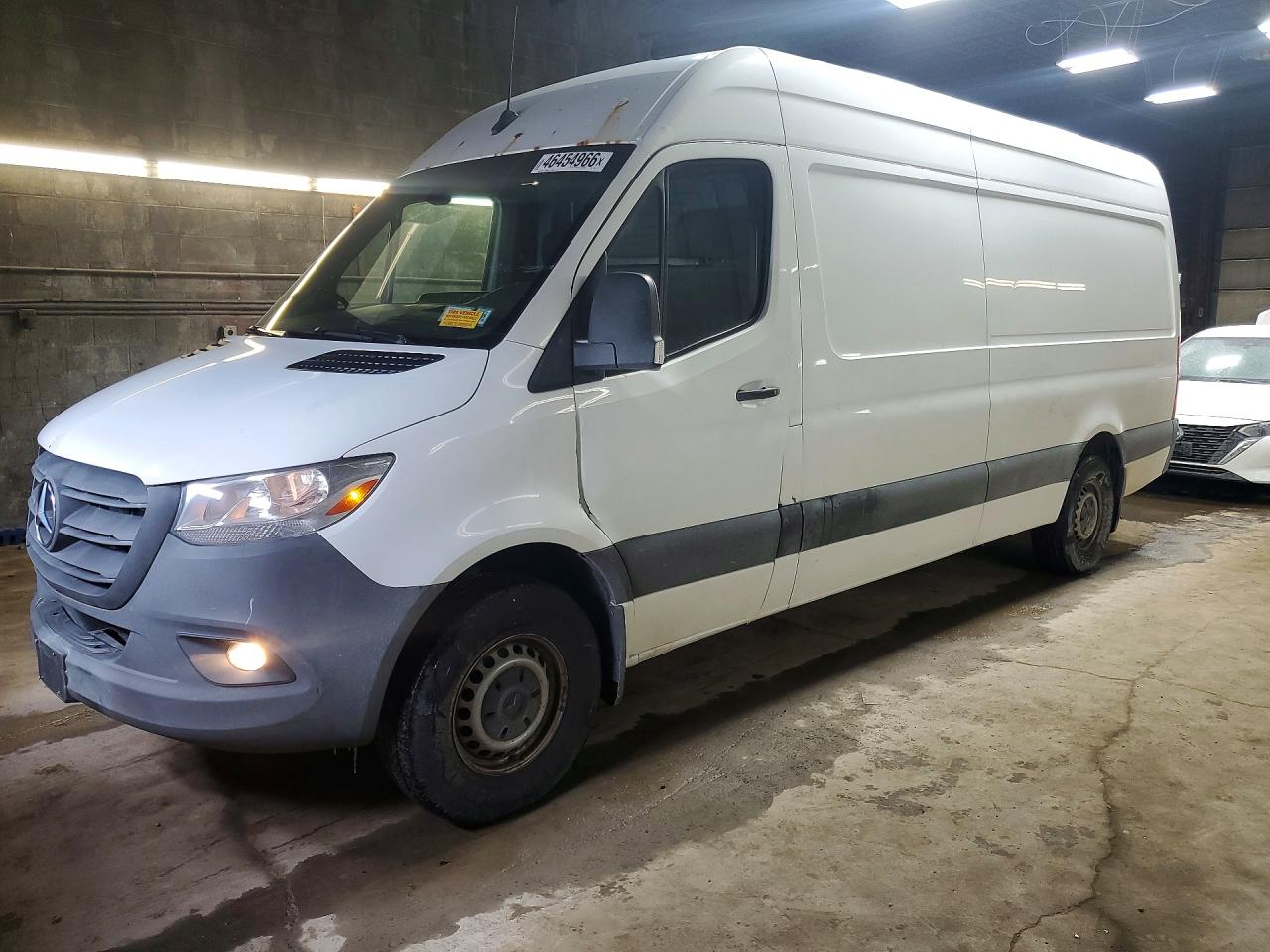 Salvage Mercedes-Benz Sprinter Image