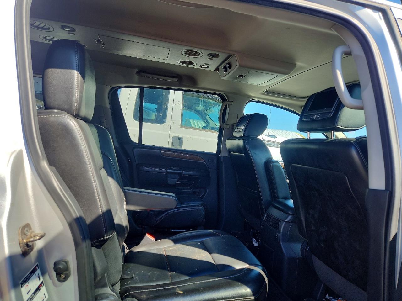 Nissan Armada Platinum