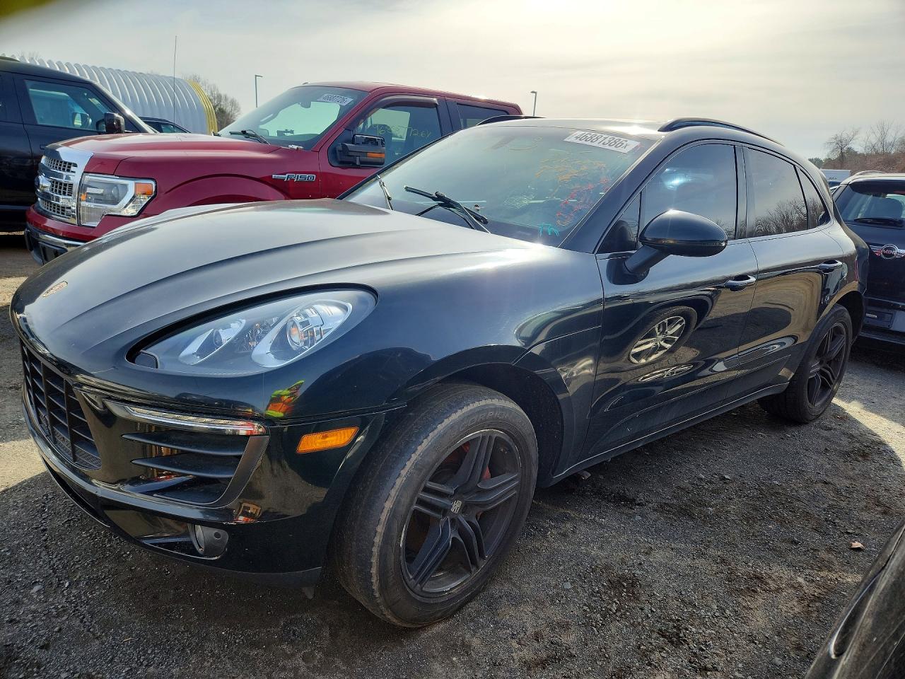 Salvage Porsche Macan Image