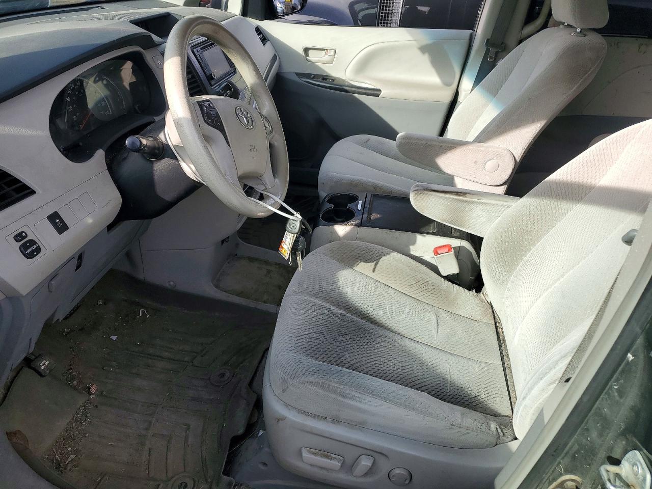 Toyota Sienna Le 7-passenger