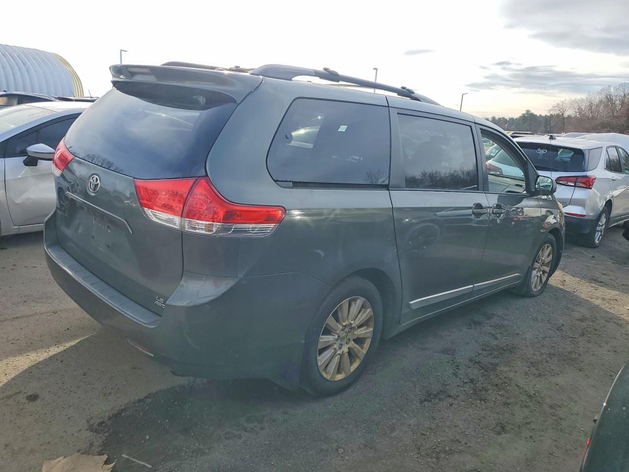 Toyota Sienna Le 7-passenger