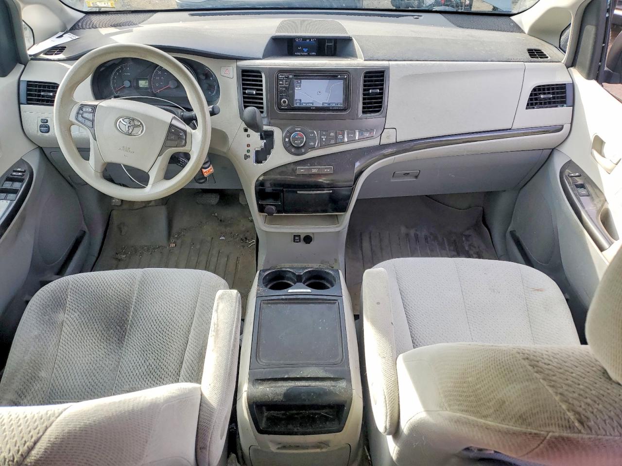 Toyota Sienna Le 7-passenger