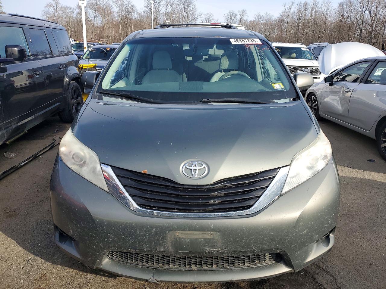 Toyota Sienna Le 7-passenger