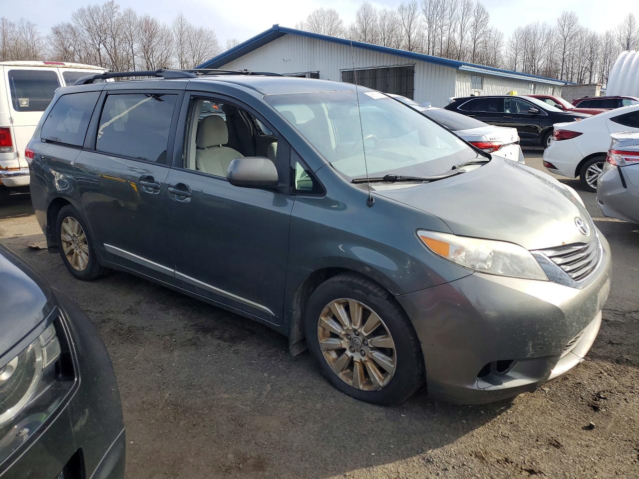 Toyota Sienna Le 7-passenger
