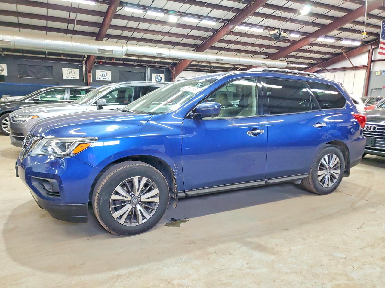 Salvage Nissan Pathfinder Image