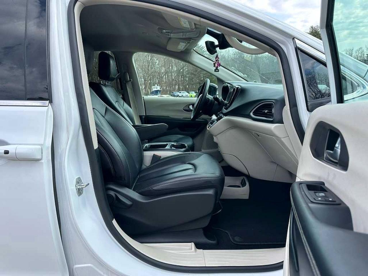 Chrysler Pacifica Touring L